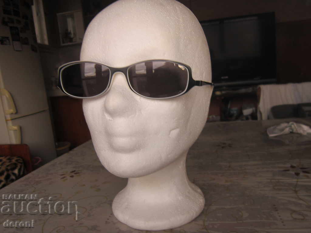 Аукцион Невероятни маркови очила с калъф Аукцион Невероятни маркови очила с калъф