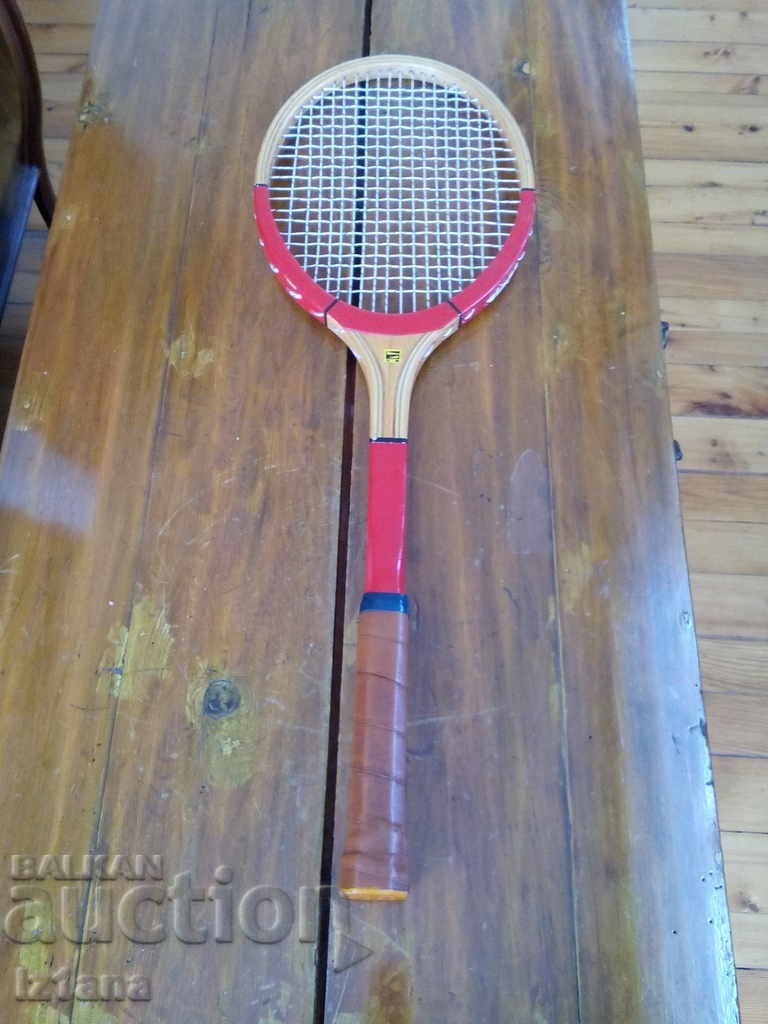 Ένας παλιός πυραύλος, ένας νεανικός αγωνιστικός δρόμος με τιμή 35.00 BGN | € 17.90