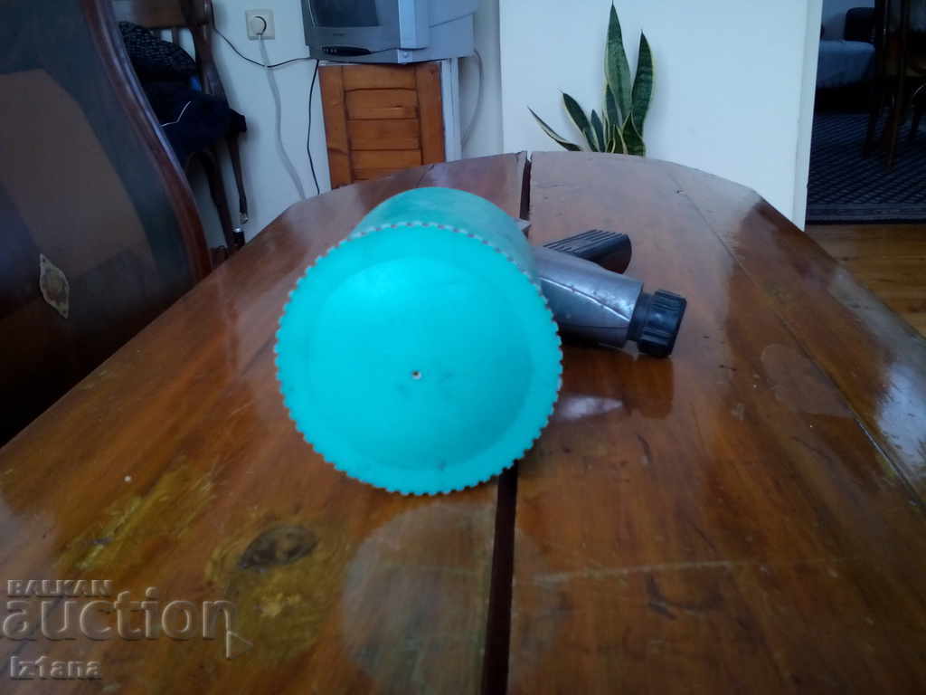 Old compressor gun for painting with price 45.00 BGN | € 23.01 Old compressor gun for painting with price 45.00 BGN | € 23.01