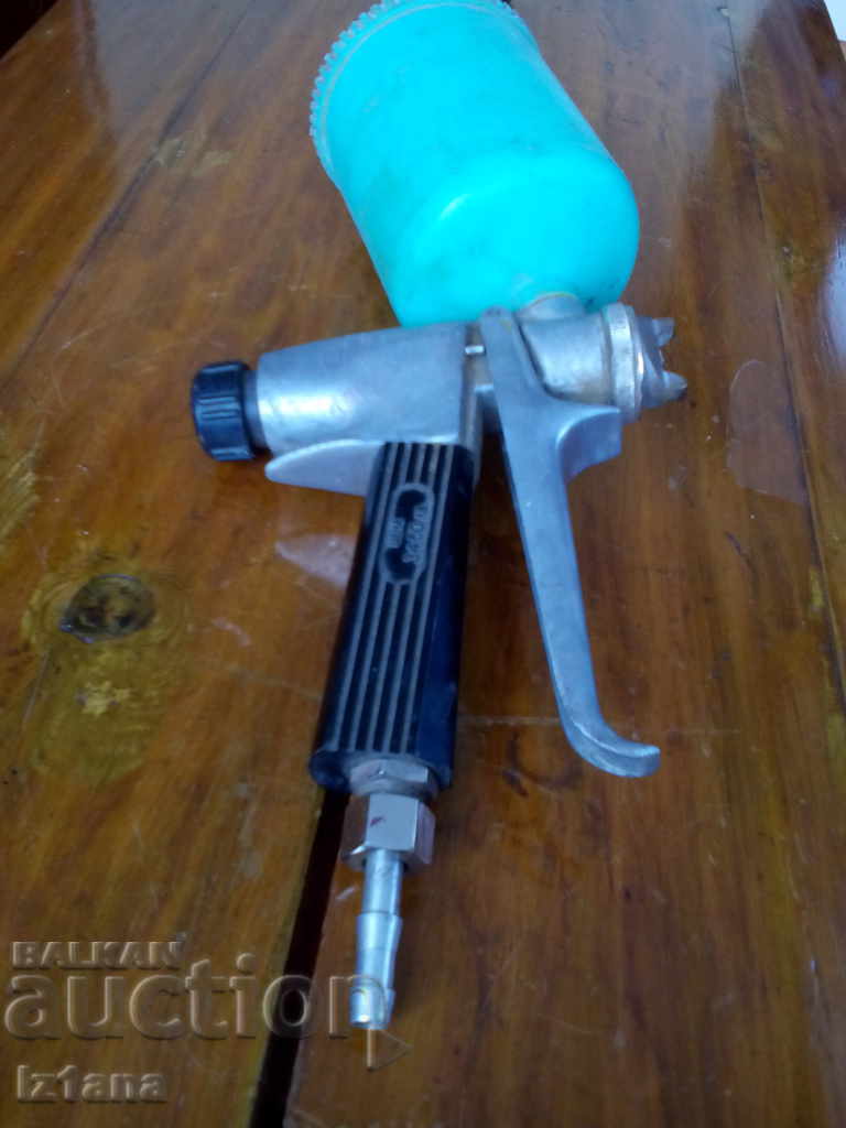 Delivery of Old compressor gun for painting Delivery of Old compressor gun for painting