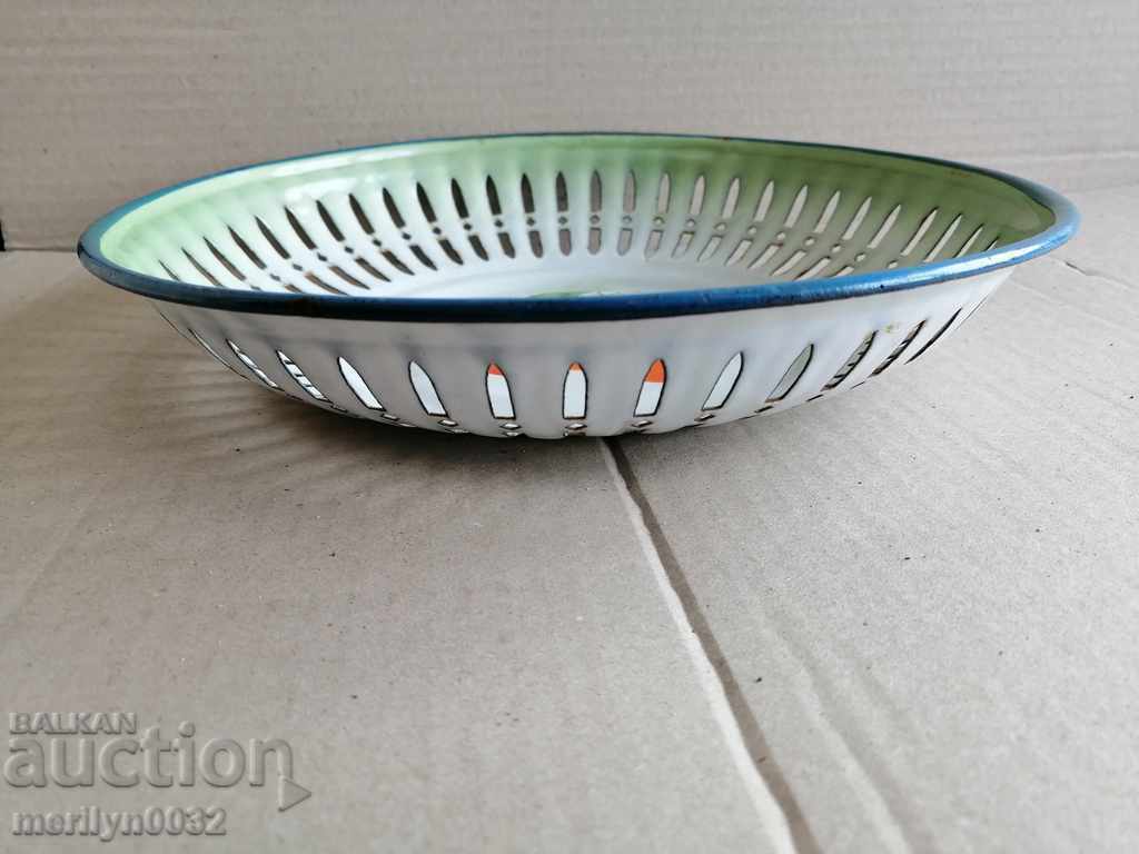 Old pan with enamel, fruit, enameled container with price 46.00 BGN | € 23.52 Old pan with enamel, fruit, enameled container with price 46.00 BGN | € 23.52