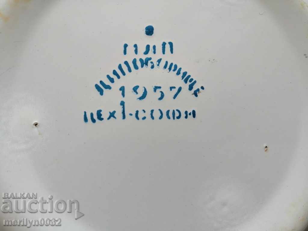 Delivery of Old pan with enamel, fruit, enameled container Delivery of Old pan with enamel, fruit, enameled container