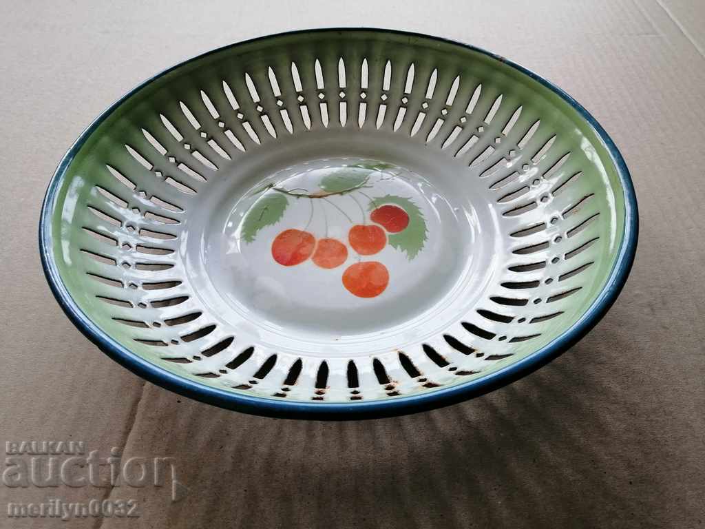 Old pan with enamel, fruit, enameled container - 5 Old pan with enamel, fruit, enameled container - 5