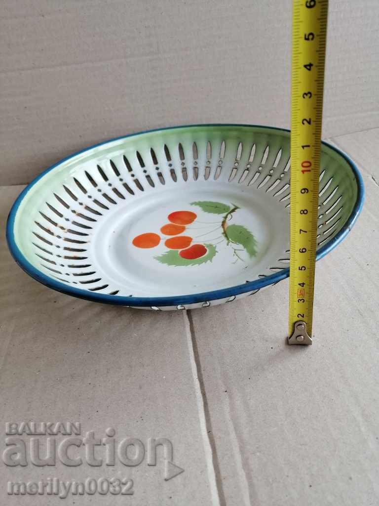 Old pan with enamel, fruit, enameled container - 7 Old pan with enamel, fruit, enameled container - 7