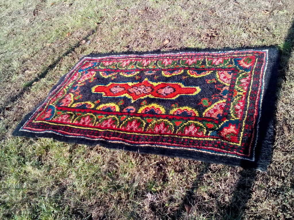 Old kiten, carpet with price 55.00 BGN | € 28.12 Old kiten, carpet with price 55.00 BGN | € 28.12