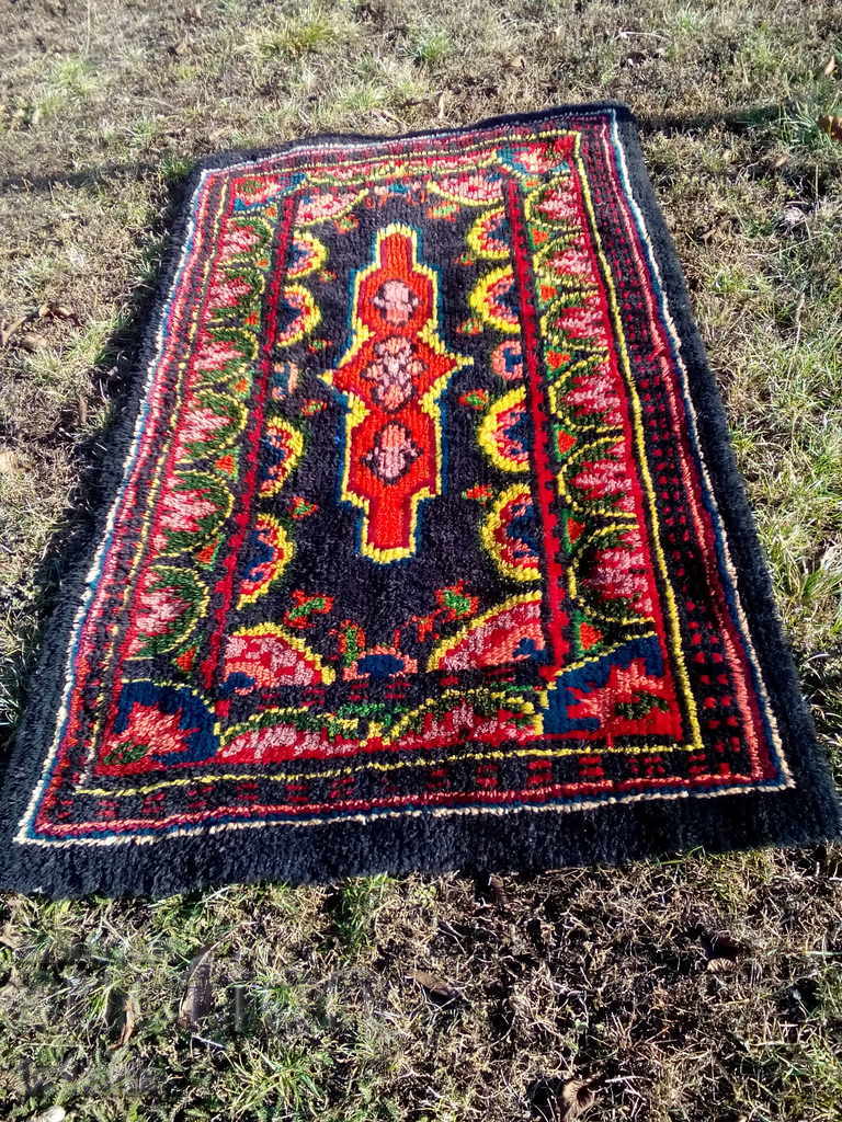 Auction Old kiten, carpet Auction Old kiten, carpet