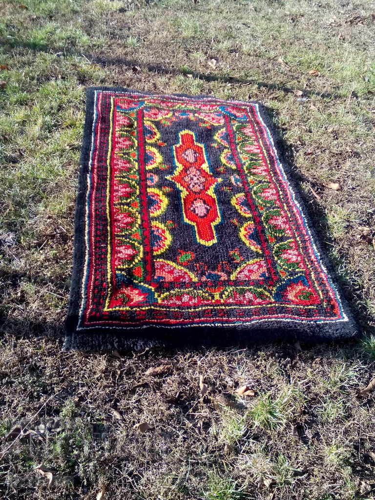 Old kiten, carpet