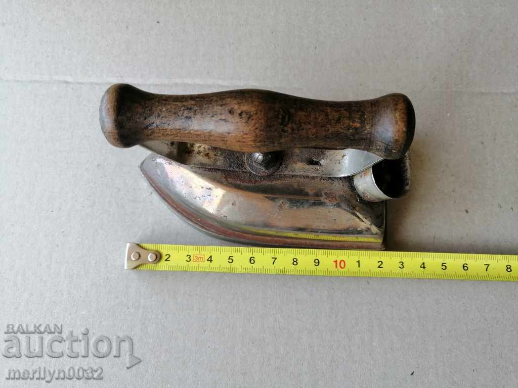 Delivery of Old electric iron minion Delivery of Old electric iron minion