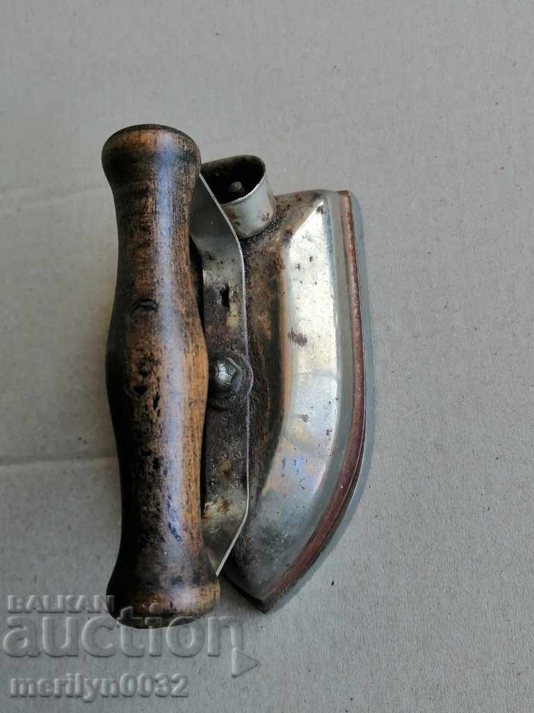 Old electric iron minion - 6 Old electric iron minion - 6