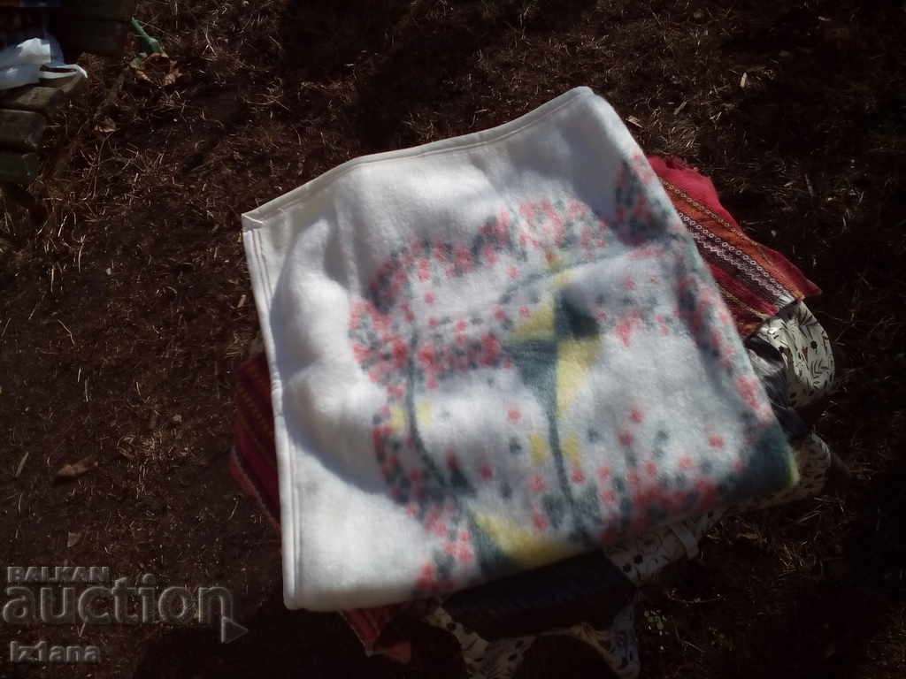 Old baby blanket with price 30.00 BGN | € 15.34