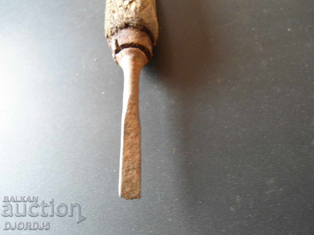 Auction Old screwdriver, wooden handle Auction Old screwdriver, wooden handle