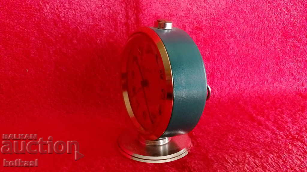 Auction Old Soviet desk clock Alarm clock Slava SLAVA USSR excellent Auction Old Soviet desk clock Alarm clock Slava SLAVA USSR excellent