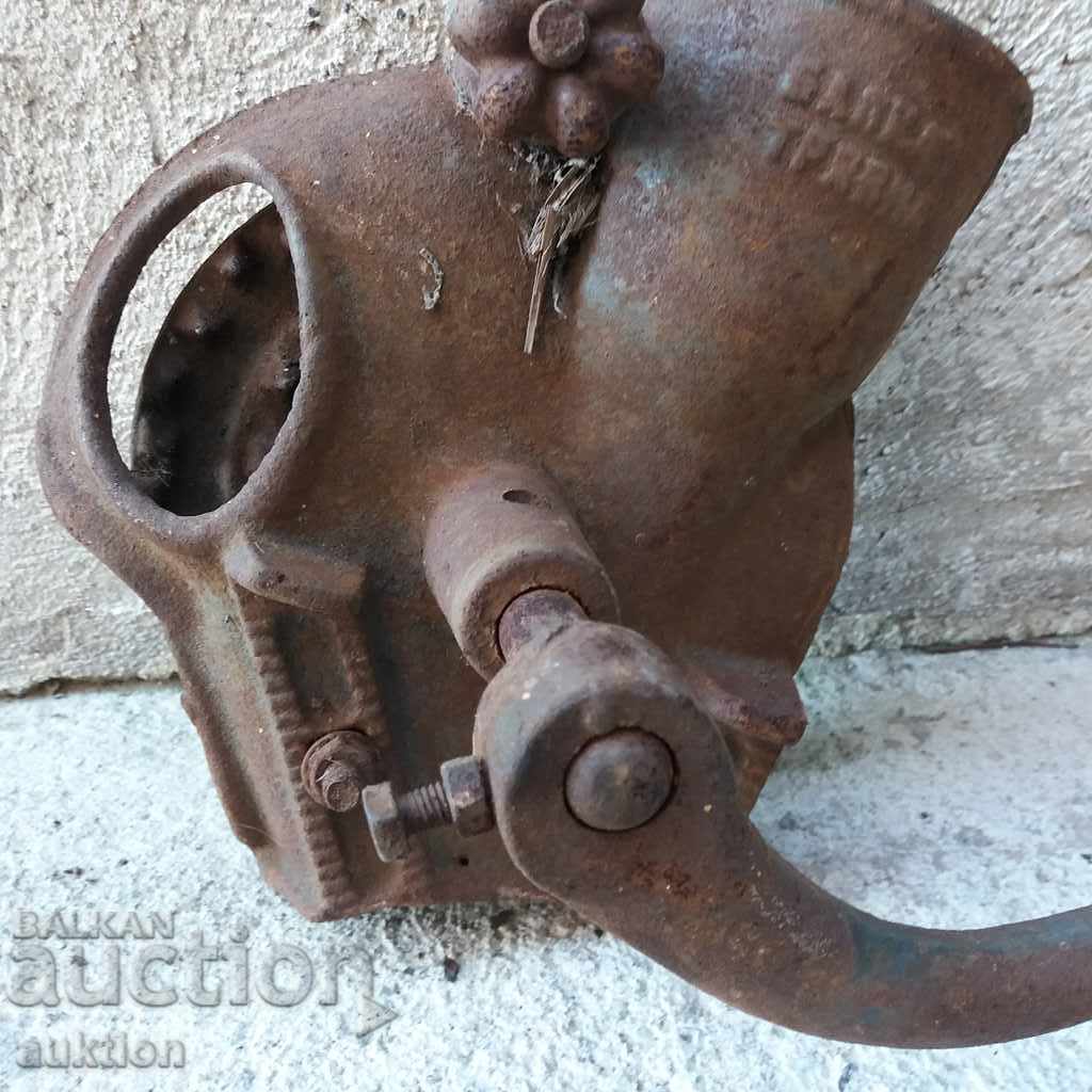 Auction OLD EXCELLENT MAIZE MILLING MACHINE Auction OLD EXCELLENT MAIZE MILLING MACHINE