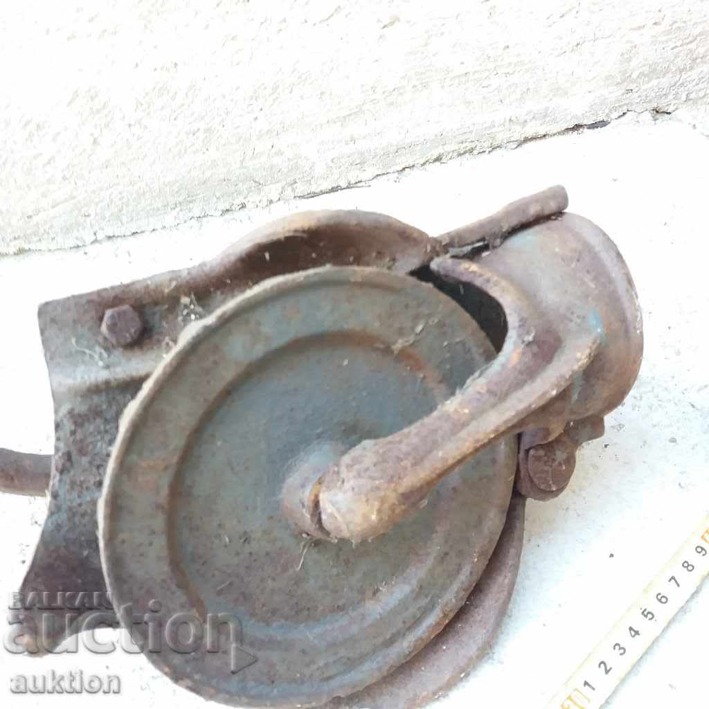 Delivery of OLD EXCELLENT MAIZE MILLING MACHINE Delivery of OLD EXCELLENT MAIZE MILLING MACHINE