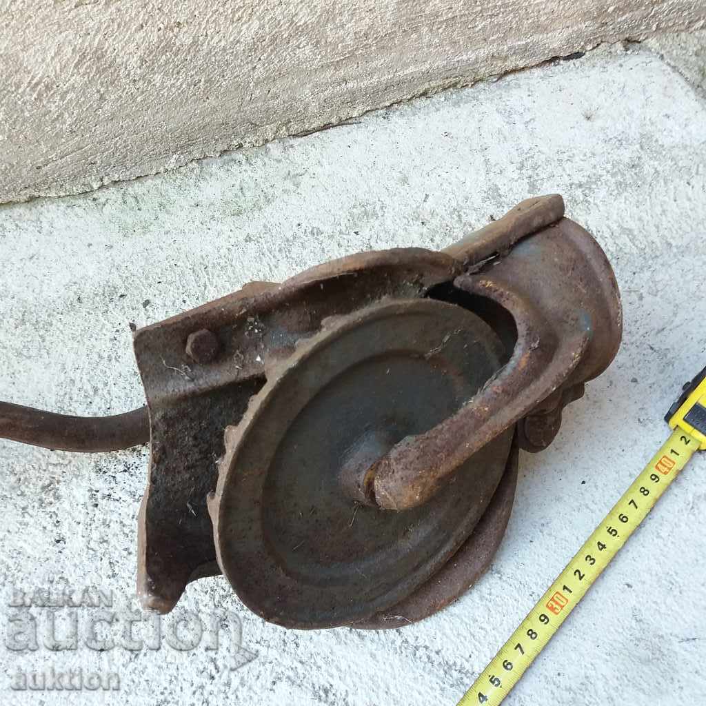 OLD EXCELLENT MAIZE MILLING MACHINE - 6 OLD EXCELLENT MAIZE MILLING MACHINE - 6