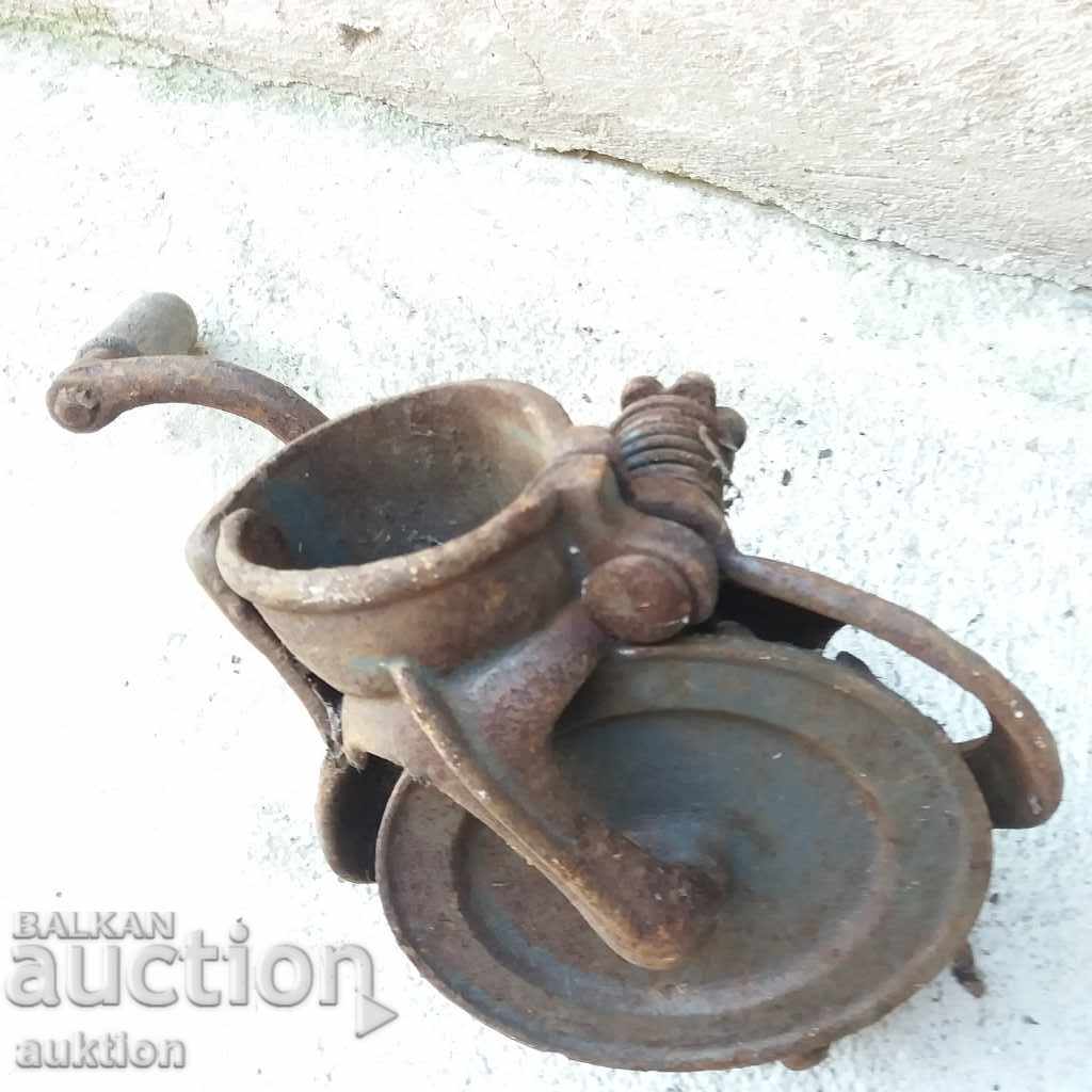 OLD EXCELLENT MAIZE MILLING MACHINE - 7 OLD EXCELLENT MAIZE MILLING MACHINE - 7