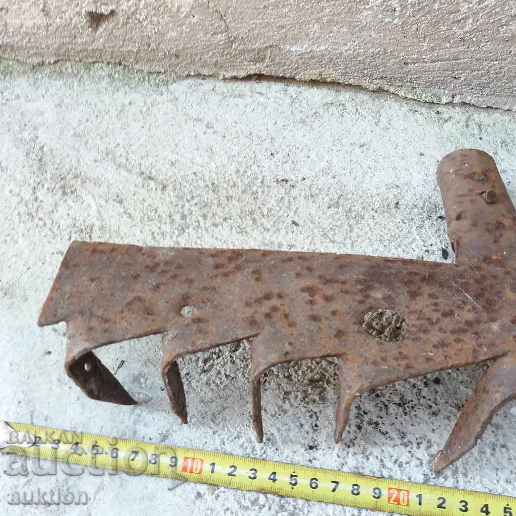OLD MASSIVE FORGED WOOD, AGRICULTURAL MACHINE EXCELLENT with price 7.89 BGN | € 4.03 OLD MASSIVE FORGED WOOD, AGRICULTURAL MACHINE EXCELLENT with price 7.89 BGN | € 4.03