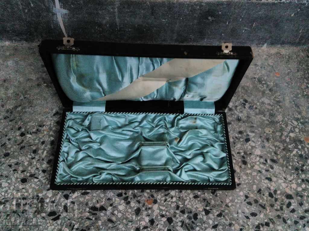 Old plush box with price 10.00 BGN | € 5.11 Old plush box with price 10.00 BGN | € 5.11