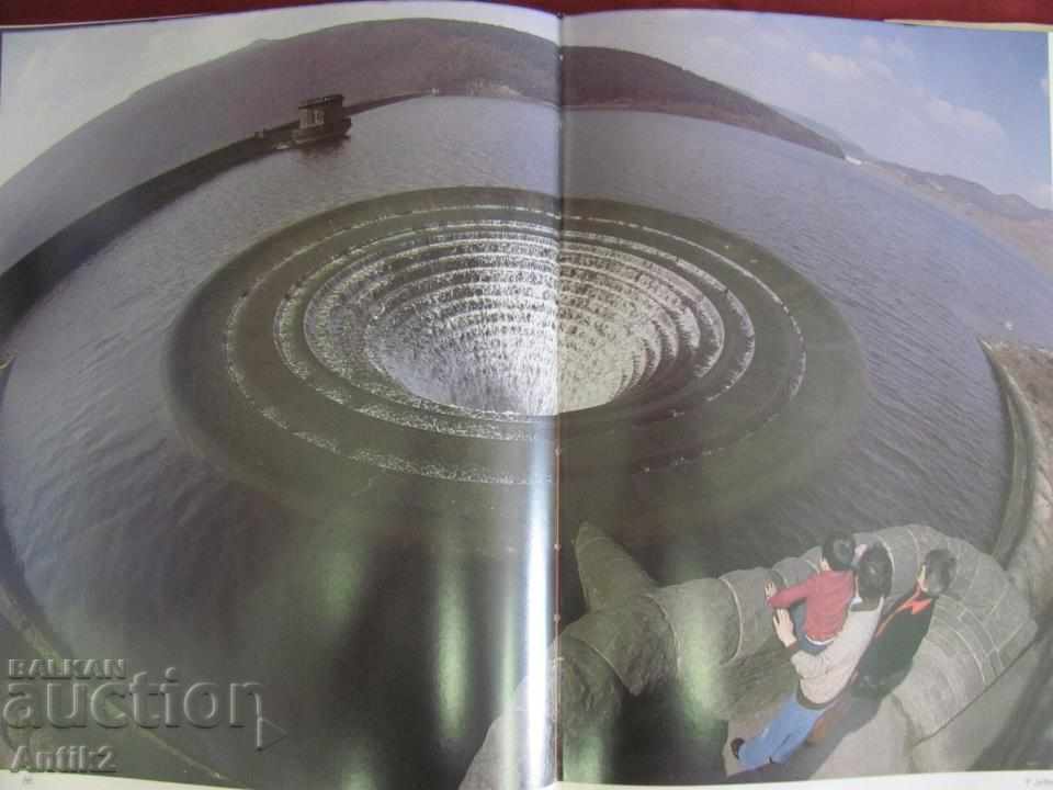 Delivery of 1984 Album PHOTOGRAPHY YEAR BOOK Book Delivery of 1984 Album PHOTOGRAPHY YEAR BOOK Book