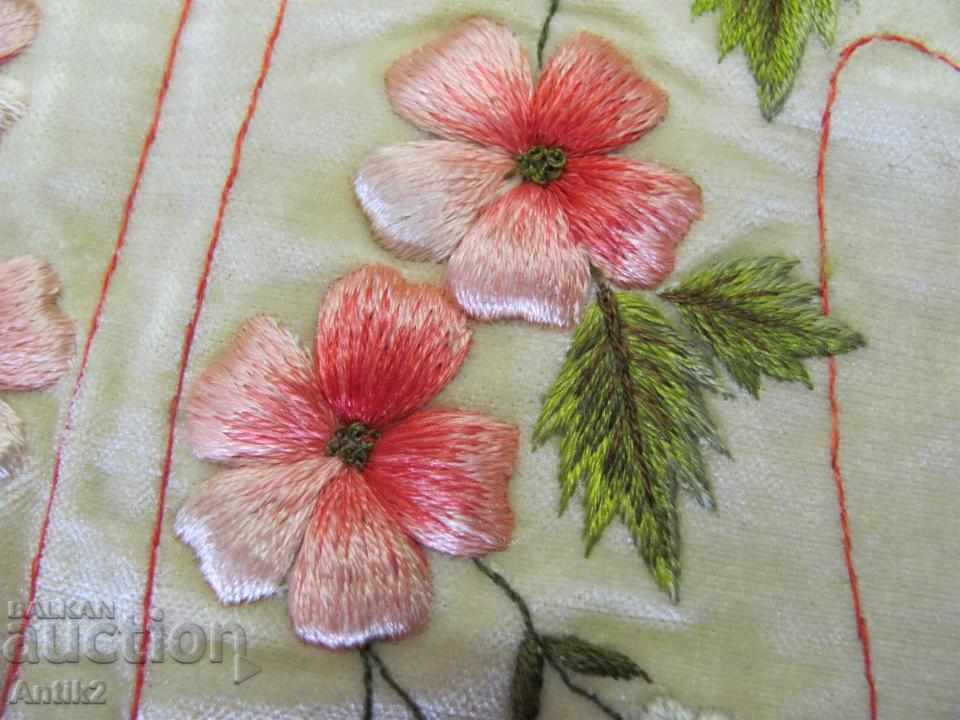 Auction 19th Century Folk Art Motives hand embroidery Auction 19th Century Folk Art Motives hand embroidery