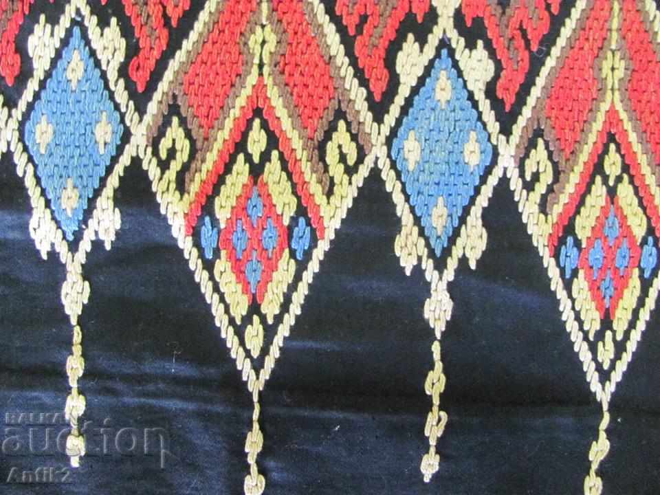 Auction Antique Hand Embroidery Carpet, Carpet Auction Antique Hand Embroidery Carpet, Carpet