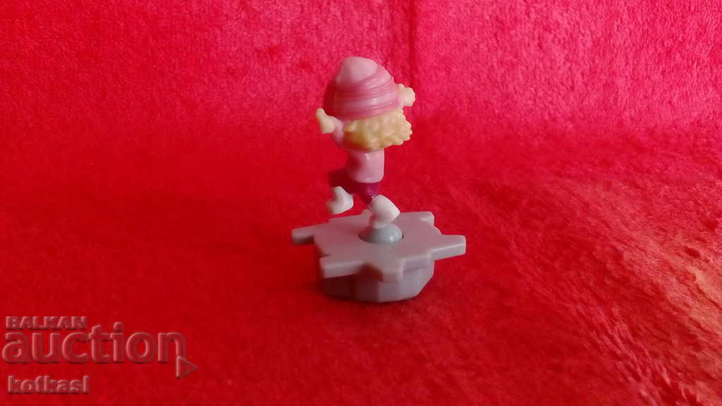 Delivery of Universal Chocolate Egg Child Figure Delivery of Universal Chocolate Egg Child Figure