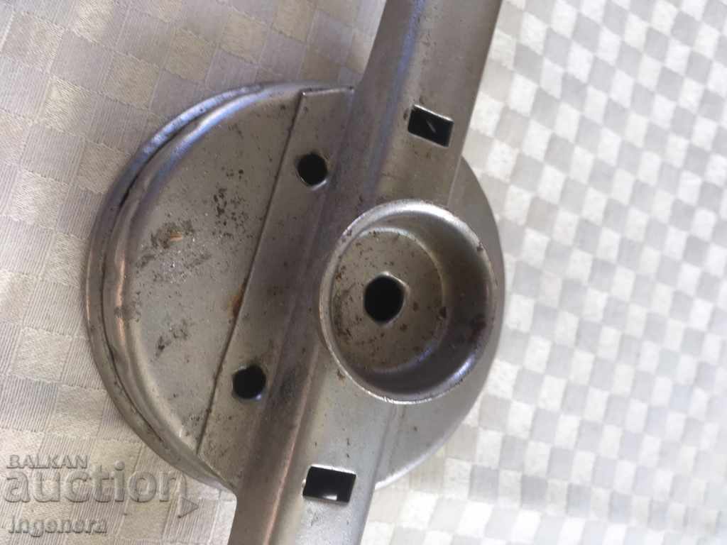 APARAT DE ÎNCHIS BORCANE ȘI STICLE DIN PERIOADA SOCIALISTĂ METAL cu preț € 3.90 | 7.63 BGN APARAT DE ÎNCHIS BORCANE ȘI STICLE DIN PERIOADA SOCIALISTĂ METAL cu preț € 3.90 | 7.63 BGN