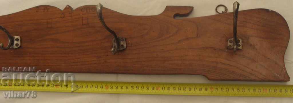 Cuier vechi burghez din lemn cu preț 24.99 BGN | € 12.78