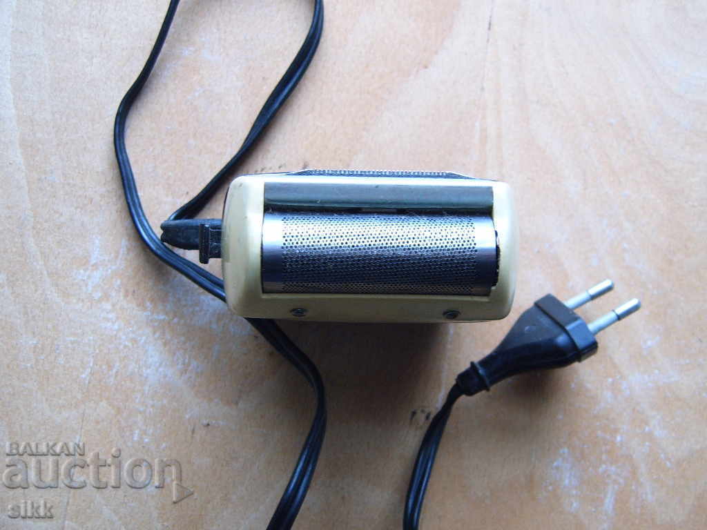Aparat de ras electric cu preț 10.00 BGN | € 5.11