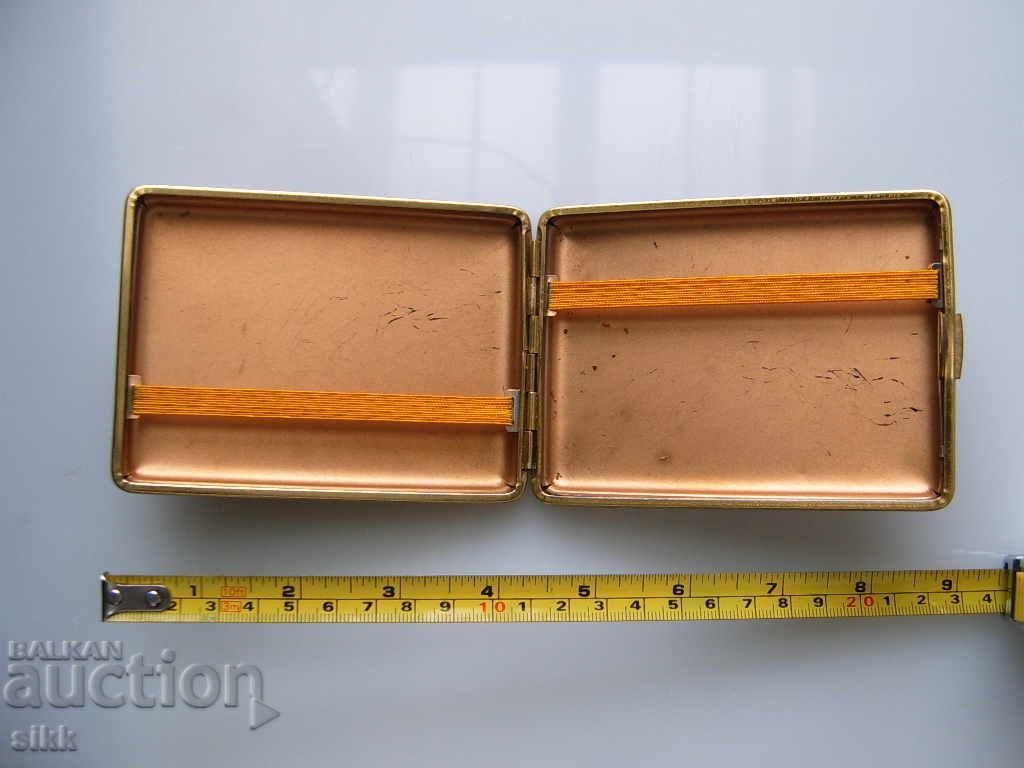 Η ταμπακιέρα με τιμή 10.00 BGN | € 5.11 Η ταμπακιέρα με τιμή 10.00 BGN | € 5.11