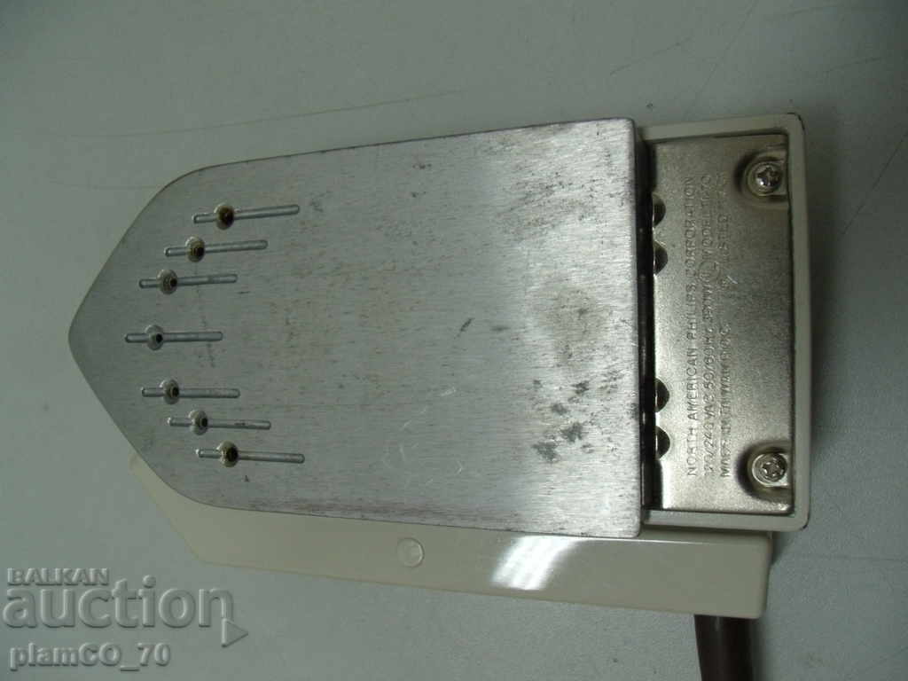 No. * 3831 NORELCO's old little tourist iron - 6
