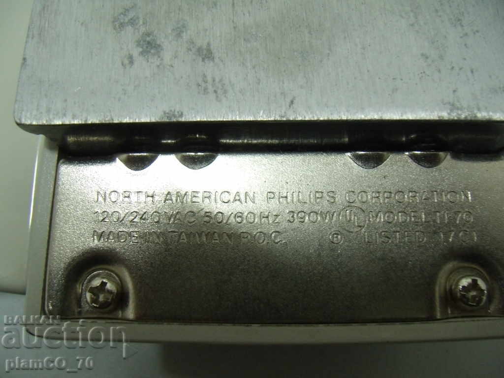 No. * 3831 NORELCO's old little tourist iron - 7