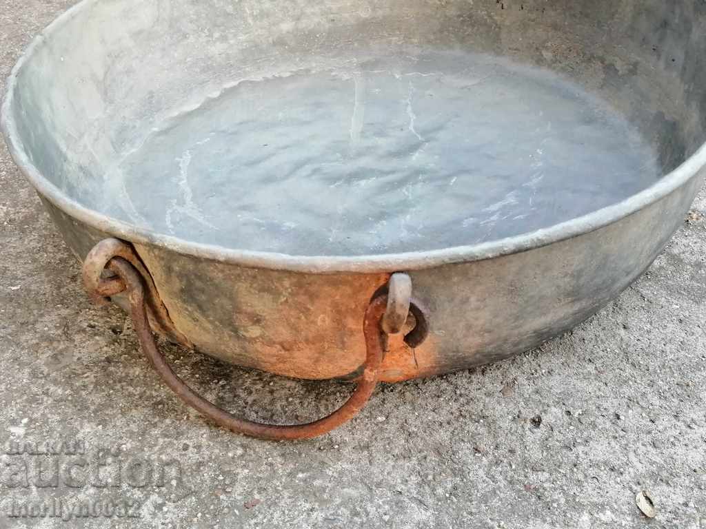 Delivery of Old Copper Bowl Tray A LARGE copper copper pot Delivery of Old Copper Bowl Tray A LARGE copper copper pot