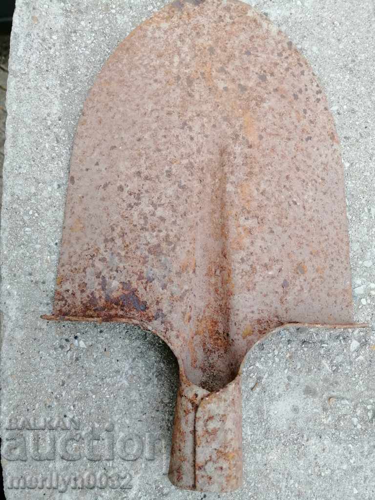 Straight shovel without sap with stamped wrought iron tool white with price 38.00 BGN | € 19.43