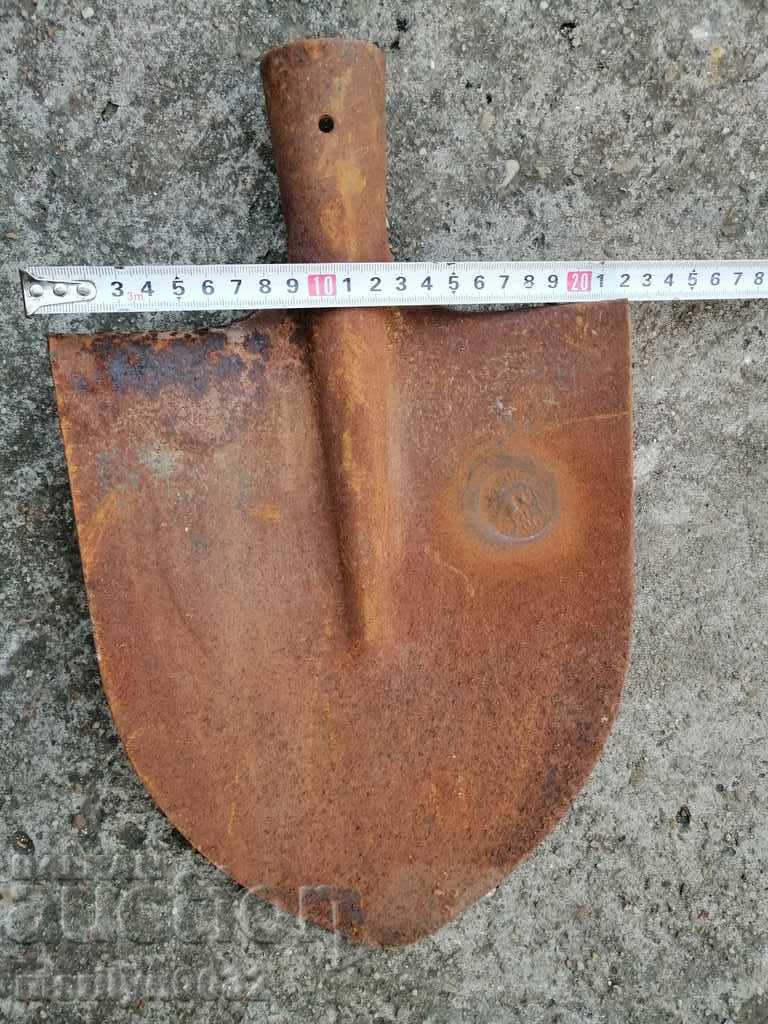 Delivery of Straight shovel without sap with stamped wrought iron tool white