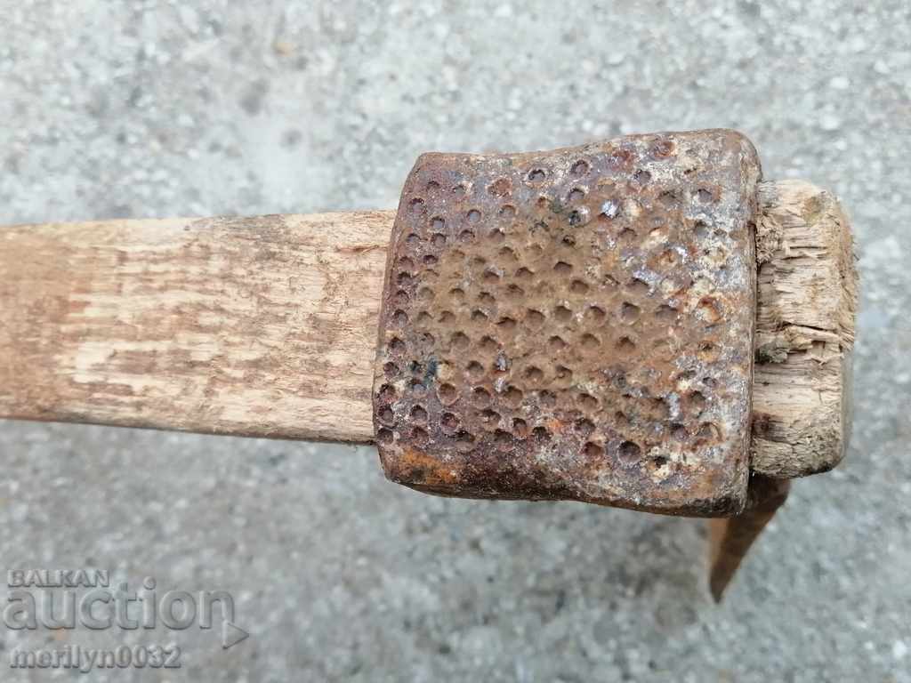 Renaissance Tesla primitive with price 43.00 BGN | € 21.99 Renaissance Tesla primitive with price 43.00 BGN | € 21.99