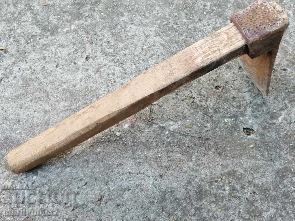 Auction Renaissance Tesla primitive Auction Renaissance Tesla primitive