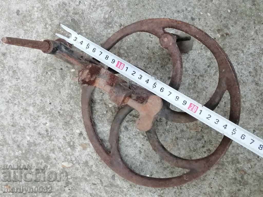 Auction An old hand held sandpaper with a clamp grinder mechanism from the 20th century Auction An old hand held sandpaper with a clamp grinder mechanism from the 20th century