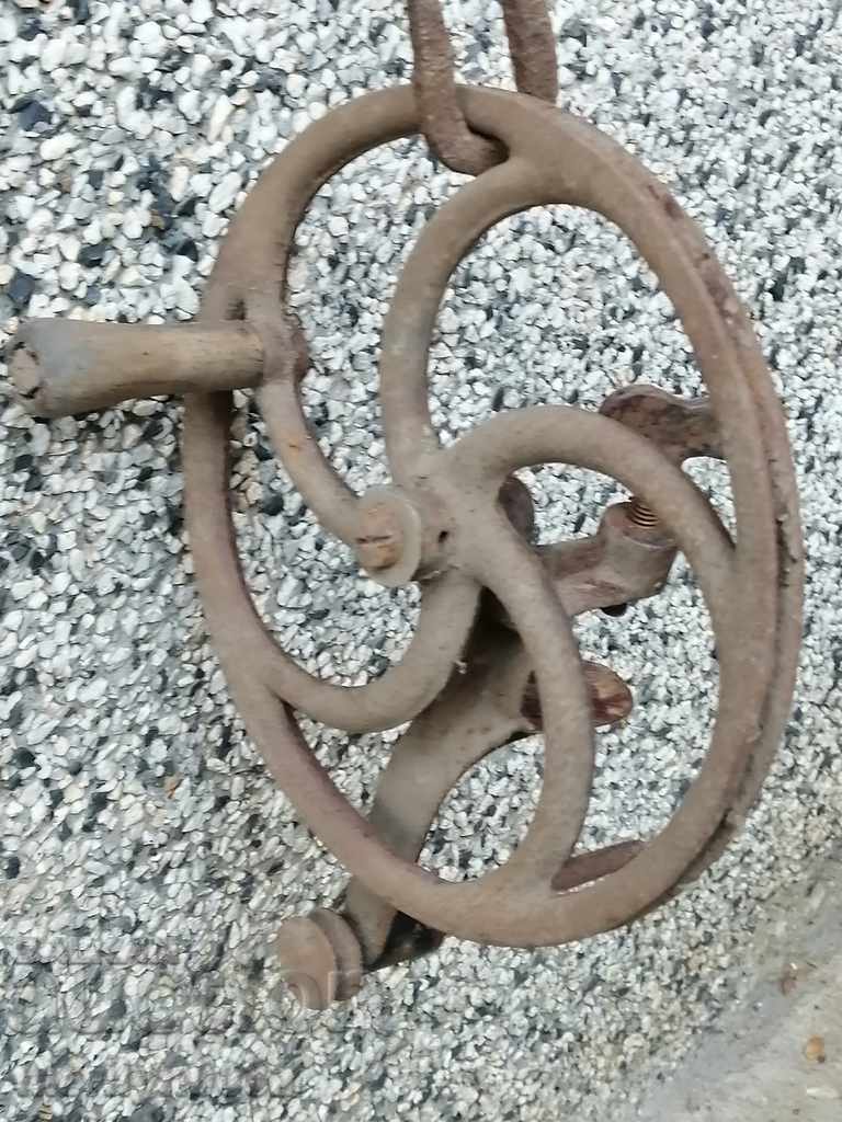 An old hand held sandpaper with a clamp grinder mechanism from the 20th century - 7 An old hand held sandpaper with a clamp grinder mechanism from the 20th century - 7