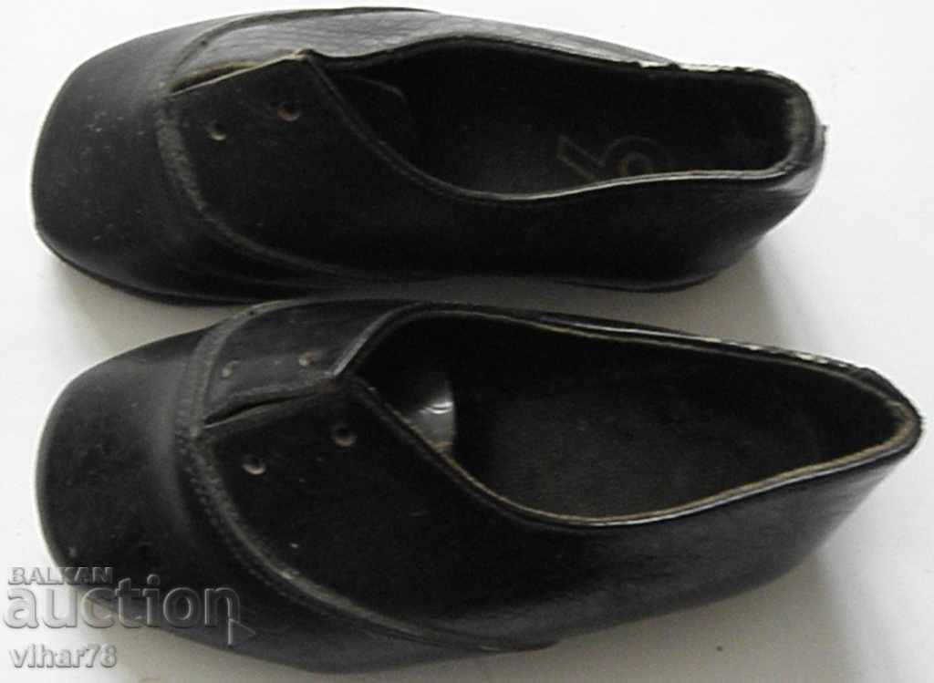 old small patent leather shoes with price 24.99 BGN | € 12.78 old small patent leather shoes with price 24.99 BGN | € 12.78