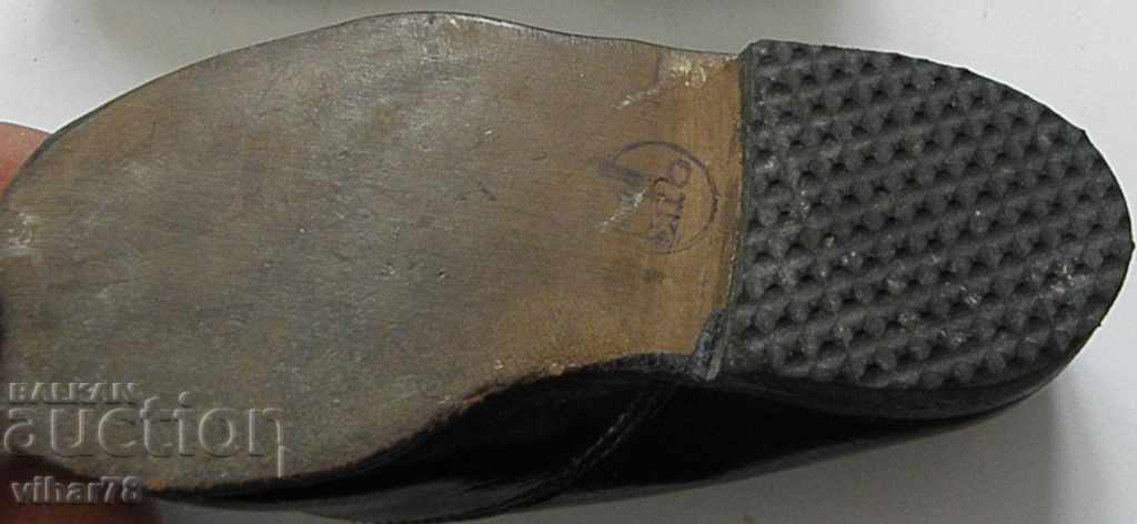 Auction old small patent leather shoes Auction old small patent leather shoes