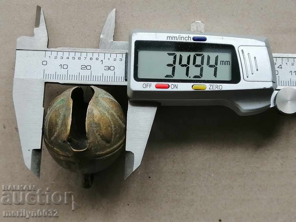 Delivery of A 19th century bronze nut-type horse cart bell Delivery of A 19th century bronze nut-type horse cart bell