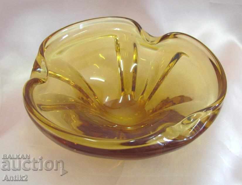 Παλιά κρυστάλλινα κεχριμπάρι γυάλινο τασάκι με τιμή 100.00 BGN | € 51.13 Παλιά κρυστάλλινα κεχριμπάρι γυάλινο τασάκι με τιμή 100.00 BGN | € 51.13