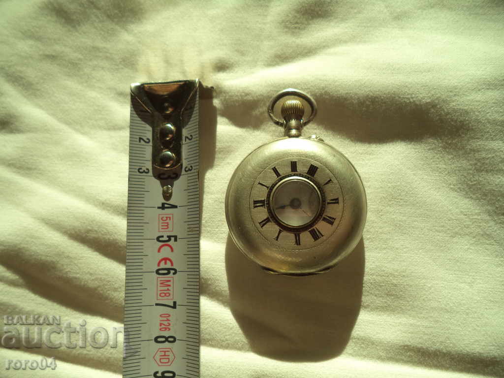 Ceas de buzunar argintiu cu numărul 77555
