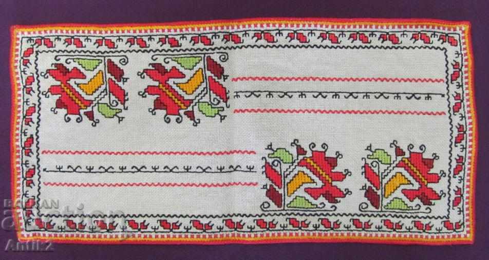 Auction Old 2 Piece Carriages, Handmade Embroidered Tablecloths Auction Old 2 Piece Carriages, Handmade Embroidered Tablecloths