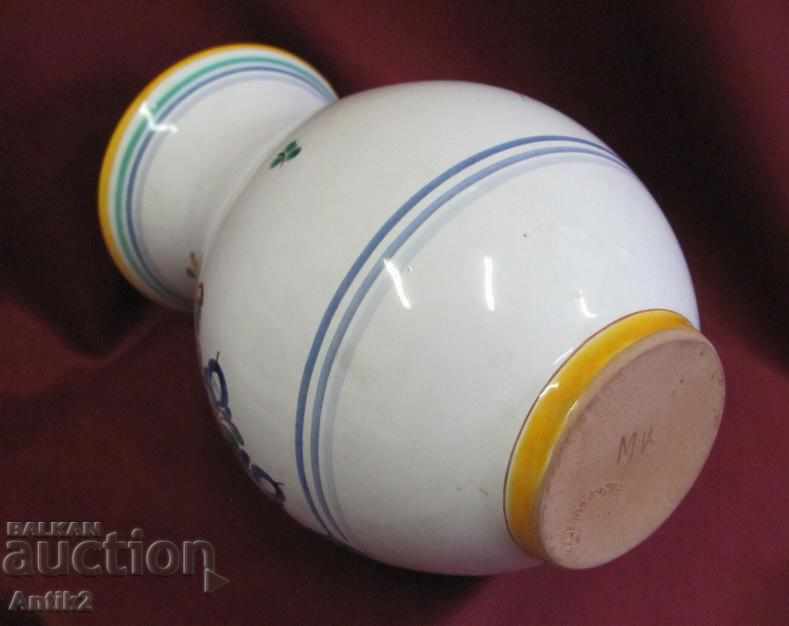 Delivery of Old Majolica Vase Czechoslovakia Delivery of Old Majolica Vase Czechoslovakia