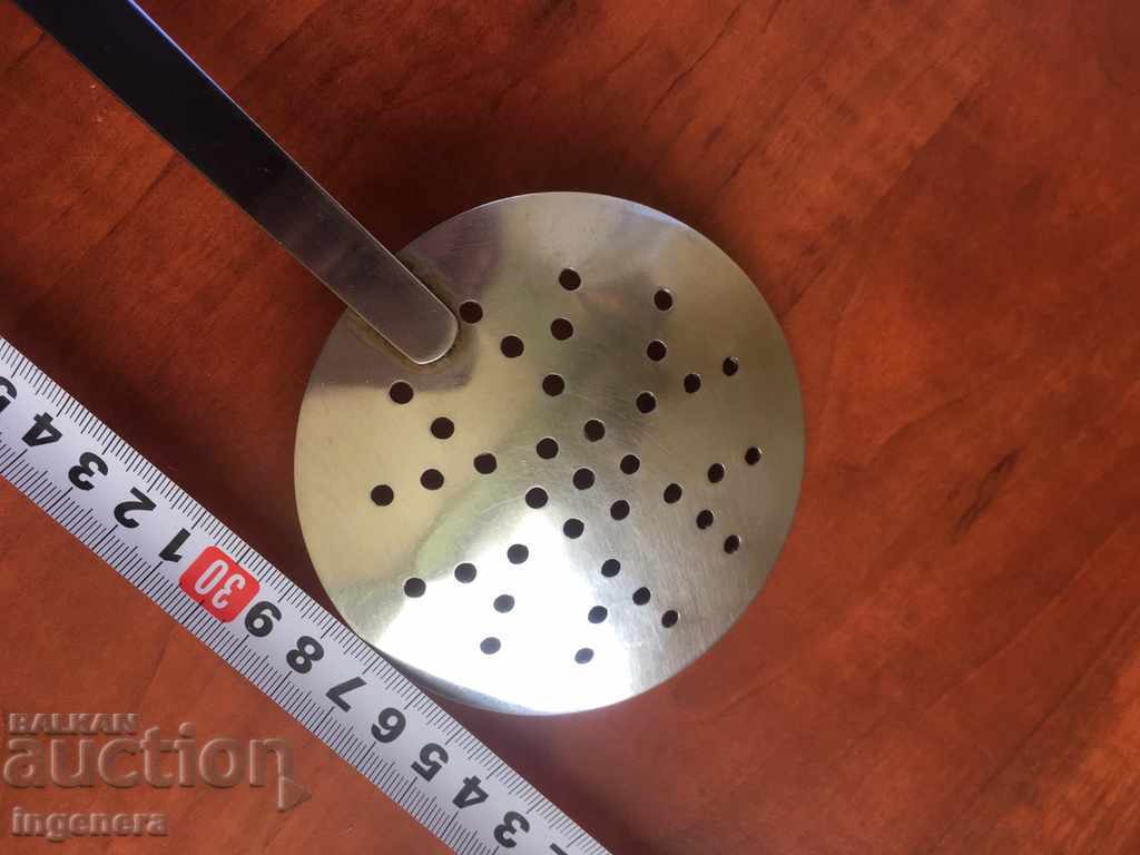 Spoon grate old model with price 7.00 BGN | € 3.58 Spoon grate old model with price 7.00 BGN | € 3.58