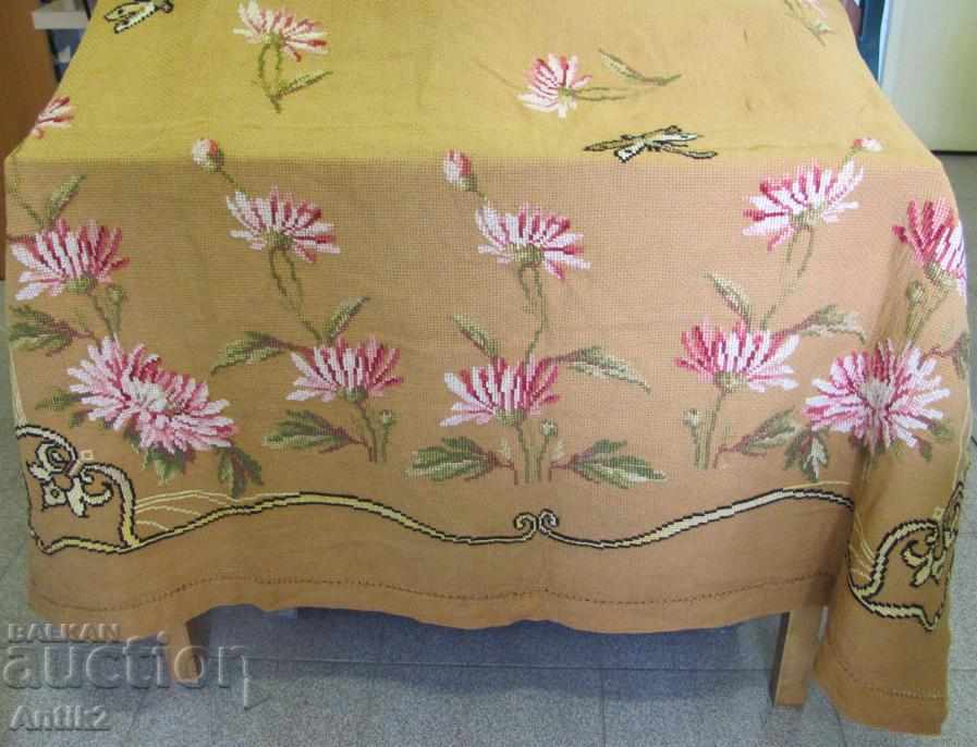 Auction 1950s Hand embroidered Tablecloth Auction 1950s Hand embroidered Tablecloth