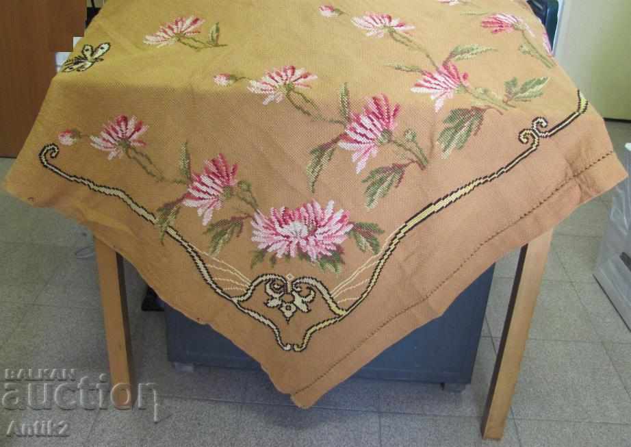 1950s Hand embroidered Tablecloth