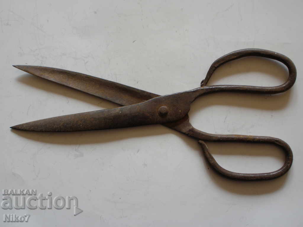 Foarfece vechi, masive, forjate manual. cu preț € 20.99 | 41.05 BGN